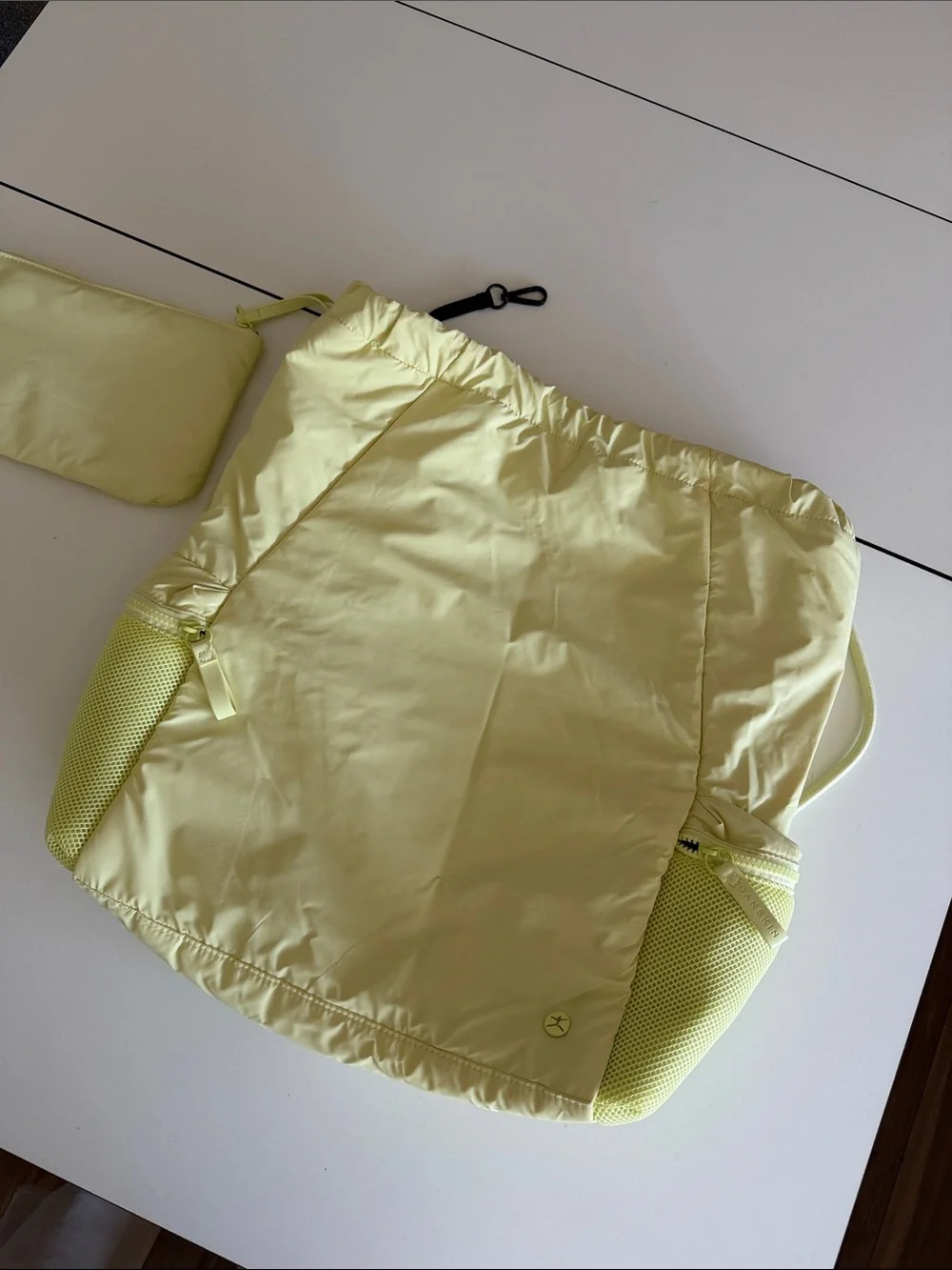 Danskin Pale Yellow-Green Mesh Accent Drawstring Tote